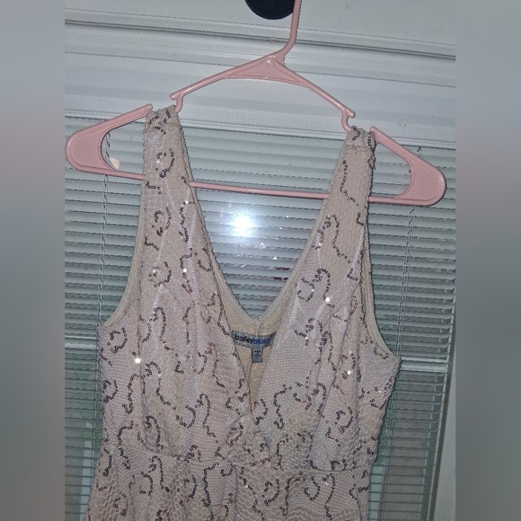 Bailey Blue V Neck Light Pink/Beige Gold Sequin Dress Large - Picture 2 of 8